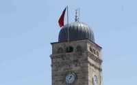 Antalya’da Saat Kulesi’ne dikilen bayrağa yapılan itiraza Vali Şahin son noktayı koydu
