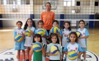 Minik voleybol yıldızları Kepez’de yetişiyor
