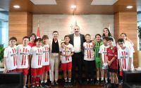 Başkan Kotan şampiyon sporcuları ağırladı
