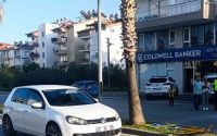 Annesinin elinden yola fırlayan 4 yaşındaki çocuğa otomobil çarptı
