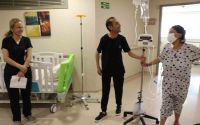 Yaşamasına yüzde 1 ihtimal verilen çiftin sıra dışı aşkı
