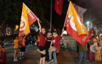 Galatasaray şampiyon oldu, Antalya sokaklara döküldü
