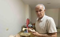 Annesinin altınlarını bozdurup aldığı keman, emekliliğinde mesleği oldu
