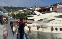 Alanya’da iskeleye bağlı lüks yat alevlere teslim oldu
