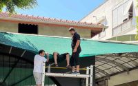 Balkondan düştü, tente hayatını kurtardı
