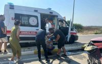 Virajı alamayan otomobil refüje çarptı. 1 yaralı
