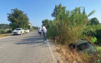 Antalya’da otomobil şarampole uçtu: Anne ve kızı yaralandı
