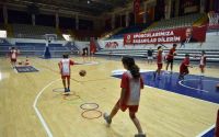 Kepez’de çocuklar sporla gelişiyor
