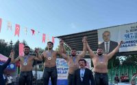 Kemer Belediyesi güreşçileri kürsüye çıktı
