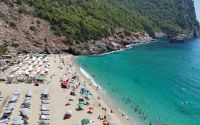 Alanya’da sıcak hava sebebiyle yerli ve yabancı turistler plajları doldurdu

