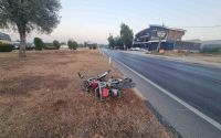 Kırmızı ışık ihlali yapan tur aracı motosiklete çarptı: 1 ölü
