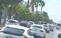 Antalya’da trafikte sıkışan ambulans hastayı güçlükle hastaneye ulaştırdı

