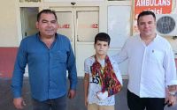 Düşüp kolunu kıran çocuğu aracına alıp hastaneye yetiştirdi
