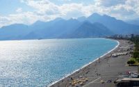 Antalya’da güneş yeniden yüzünü gösterdi, sahiller doldu
