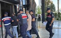 Antalya’da sahte pasaportla 24 milyon liralık arsa vurgunu yapan 6 şüpheliden 5’i tutuklandı
