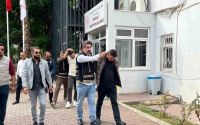 Antalya’da 2 kişinin ölümüyle sonuçlanan silahlı kavga şüphelileri adliyeye sevk edildi
