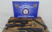 Manavgat’ta 19 adrese eş zamanlı baskın: 6 gözaltı
