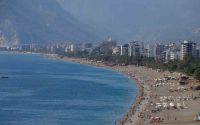 Türkiye kışı yaşarken Antalya’da yazdan kalma günler