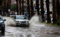 Antalya’da şiddetli yağış ve yıldırımlar etkili oldu
