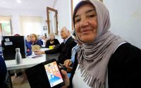 Dolandırıcıların hedef kitlesi 60 yaş üzerine akıllı telefon kullanımı eğitimi
