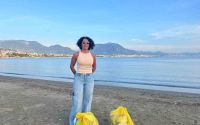Alanya’da 17 yıllık Türkçe öğretmeni, sahile inerek poşet poşet çöp toplayıp sosyal medyada paylaşıyor
