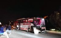 Alanya’da otobüs ile tır çarpıştı: 5 yaralı
