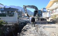 Kemer Kuzdere’de yağmur suyu drenaj hattı çalışmaları
