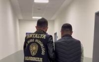 Kendisini polis olarak tanıtan dolandırıcı tutuklandı
