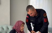 30 yıl önce şehit olan askerin silah arkadaşından şehit annesine duygulandıran ziyaret
