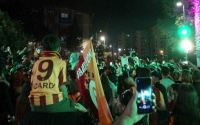 Antalya’da derbi galibiyetini kutlayan bir taraftar bıçakla yaralandı
