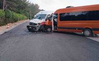 Antalya’da tur minibüsleri çarpıştı, 13 turist yaralandı
