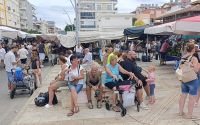 Manavgat semt pazarına turist akını esnafın yüzünü güldürdü
