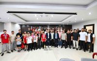 Başkan Uysal, Muratpaşa Belediyespor güreşçileriyle bir araya geldi

