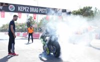 Kepez MotoDrag Şampiyonası’nda motorlar ısındı, final yarın
